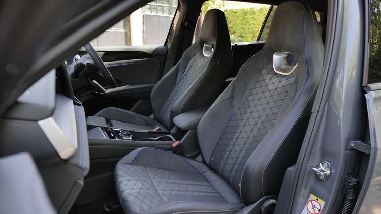Volkswagen TAYRON ESTATE 2.0 TSI R-Line 4Motion 5dr DSG7 [7 Seat]